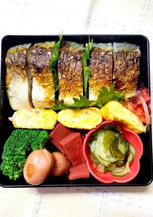 6/1ﾖｯﾁｬﾝ☆焼きサバ寿司お弁当-レシピのメイン写真