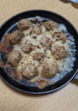 アレンジ無限大！肉団子の鉄板チーズ焼き-レシピのメイン写真