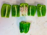種が散らないピーマンの切り方