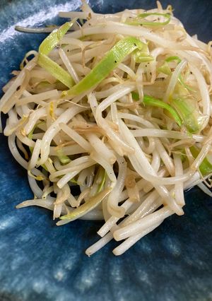 もやしとアスパラの皮の炒め物-レシピのメイン写真