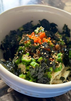 簡単☆納豆とおくらの汁なし混ぜうどん-レシピのメイン写真