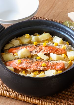 鮭と越冬じゃがいものホクホク炊き込みご飯-レシピのメイン写真