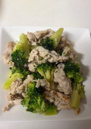 簡単！豚肉とブロッコリーのガリバタ醤油-レシピのメイン写真
