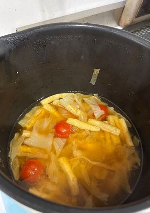 お袋の味‼️キャベツ🥬とプチトマト🍅のお味噌汁-レシピのメイン写真
