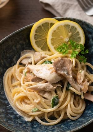 鮭ハラスと舞茸のレモンクリームパスタ-レシピのメイン写真