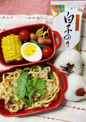 8/16ﾖｯﾁｬﾝ☆焼きうどんとおにぎり-レシピのメイン写真