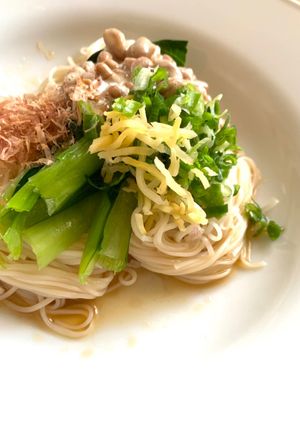 お手軽!納豆マヨと小松菜のぶっかけ素麺-レシピのメイン写真