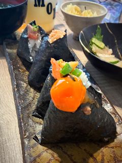黄身醤油漬け肉そぼろのおむすび ぼんご式-レシピのメイン写真