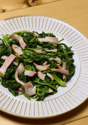 フライパンで下茹で！ほうれん草とベーコンのソテー-レシピのメイン写真