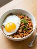 にんじんとひき肉の「スパイシーガパオ風炒め」
