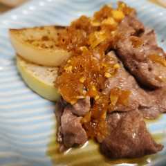 A picture of オニオンガーリックソース.