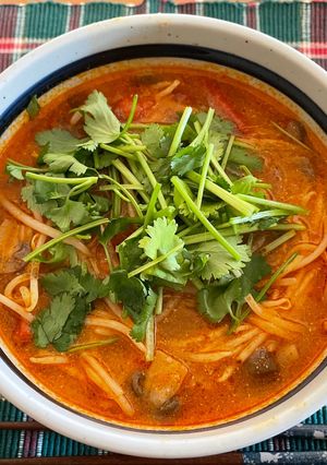 トマト沢山トムヤムクンのラーメン-レシピのメイン写真