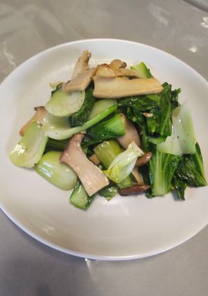 簡単🌟青梗菜とエリンギの鶏ガラ塩炒め-レシピのメイン写真
