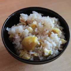 รูปของ サンマと食べたい栗ご飯　同時に栗茹で