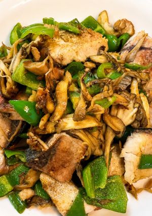 ぶりと舞茸とピーマンのカレーマヨ炒め-レシピのメイン写真