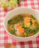 鶏つくねと彩り野菜を使ったお手軽スープ