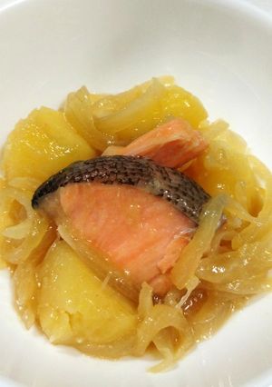 道産子の味?☆ほっこり鮭じゃが♪石狩鍋風-レシピのメイン写真