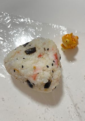 大山きゃらぶきと梅ちりめん山椒おにぎり-レシピのメイン写真