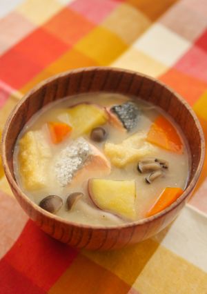 鮭とさつまいものごちそうおみそ汁-レシピのメイン写真