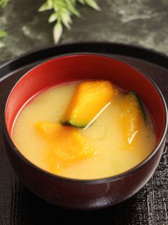 簡単!かぼちゃのお味噌汁 白みそ仕立て-レシピのメイン写真