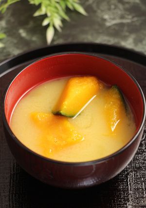 簡単！かぼちゃのお味噌汁　白みそ仕立て-レシピのメイン写真