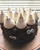 ハロウィンのゴーストチョコレートケーキ