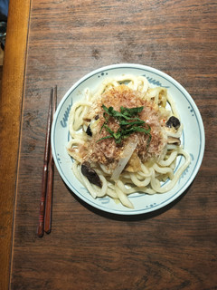 鶏そぼろと根菜の鶏出汁ピリ辛焼きうどん-レシピのメイン写真