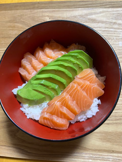 簡単☆サーモンとアボガドのポキ丼-レシピのメイン写真