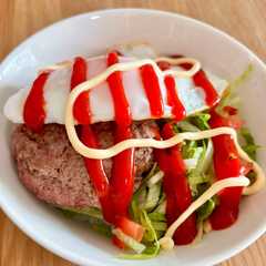 รูปของ 簡単！家族大絶賛のロコモコ丼