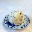 お茶漬け海苔でカリッと美味しいおにぎり