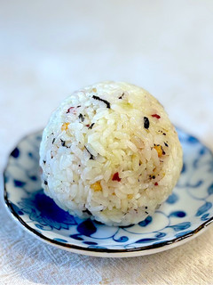 お茶漬け海苔でカリッと美味しいおにぎり-レシピのメイン写真