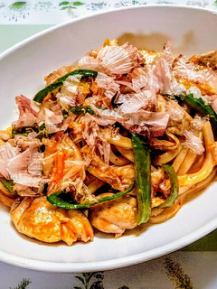簡単ランチ!鶏肉ピーマンキムチの焼うどん-レシピのメイン写真