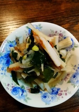 ワカメと竹輪と玉ねぎの和え物-レシピのメイン写真