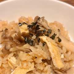 รูปของ 簡単 まいたけと油揚げの炊き込みご飯
