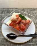 アイスクリームに苺のホットソース♡
