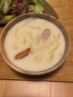 じゃがいもと玉ねぎとウインナーの味噌汁-レシピのメイン写真