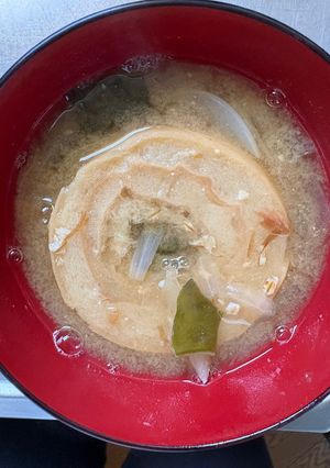 車麩と新玉ねぎとワカメの味噌汁-レシピのメイン写真