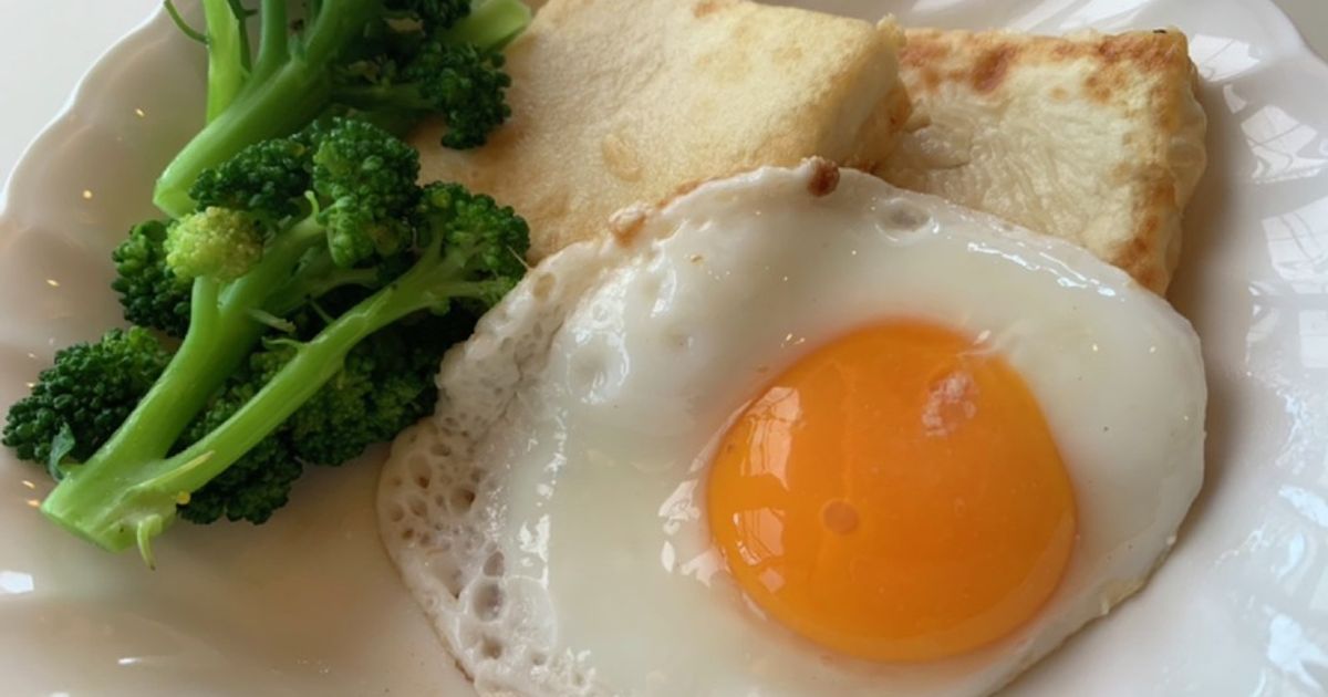 黄身が見える超半熟目玉焼きと豆腐ステーキ by PoPoーmaimaimilk