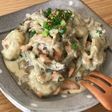 ごまニョッキ舞茸と鮭の味噌クリームソース
