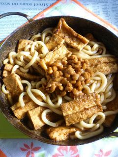 京揚げの煮込みうどん納豆載せ-レシピのメイン写真