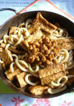 京揚げの煮込みうどん納豆載せ-レシピのメイン写真