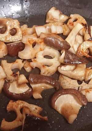 れんこんと椎茸のオリーブオイル炒め-レシピのメイン写真
