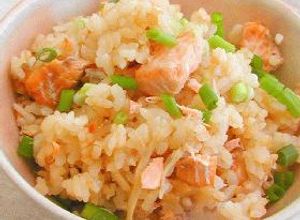 入れて炊くだけ☆鮭の炊き込みご飯-レシピのメイン写真