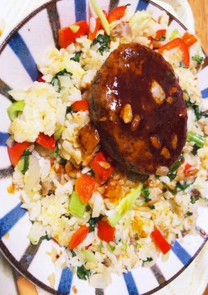 カラフル　ハンバーグチャーハン-レシピのメイン写真
