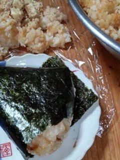 簡単激ウマおかか醬油のおにぎりチーズ入り-レシピのメイン写真