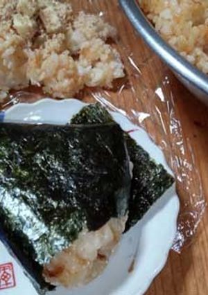 簡単激ウマおかか醬油のおにぎりチーズ入り-レシピのメイン写真