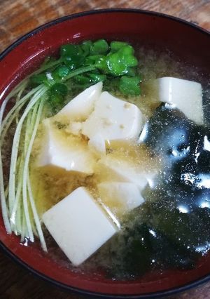 豆腐とわかめと貝割れ菜のお味噌汁！-レシピのメイン写真