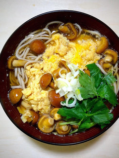 たっぷり卵でとじたなめこ蕎麦-レシピのメイン写真