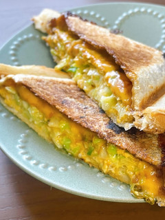 卵とキャベツで!お好み焼き風ホットサンド-レシピのメイン写真