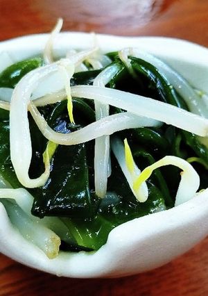 もやしとワカメの生姜醤油ごま油和え。-レシピのメイン写真
